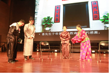 图为我校代表队在进行人文演绎。