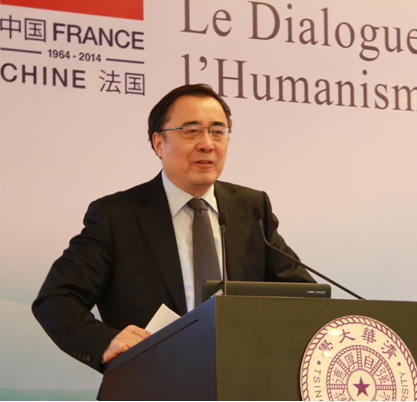 图为清华大学副校长谢维和代表东道主致辞。
