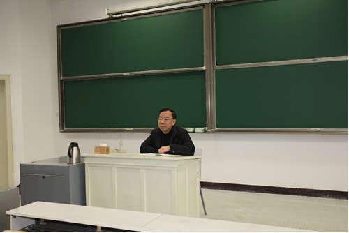 万俊人在作讲演