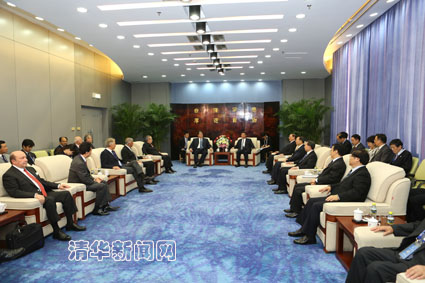 图为习近平会见外国前政要。